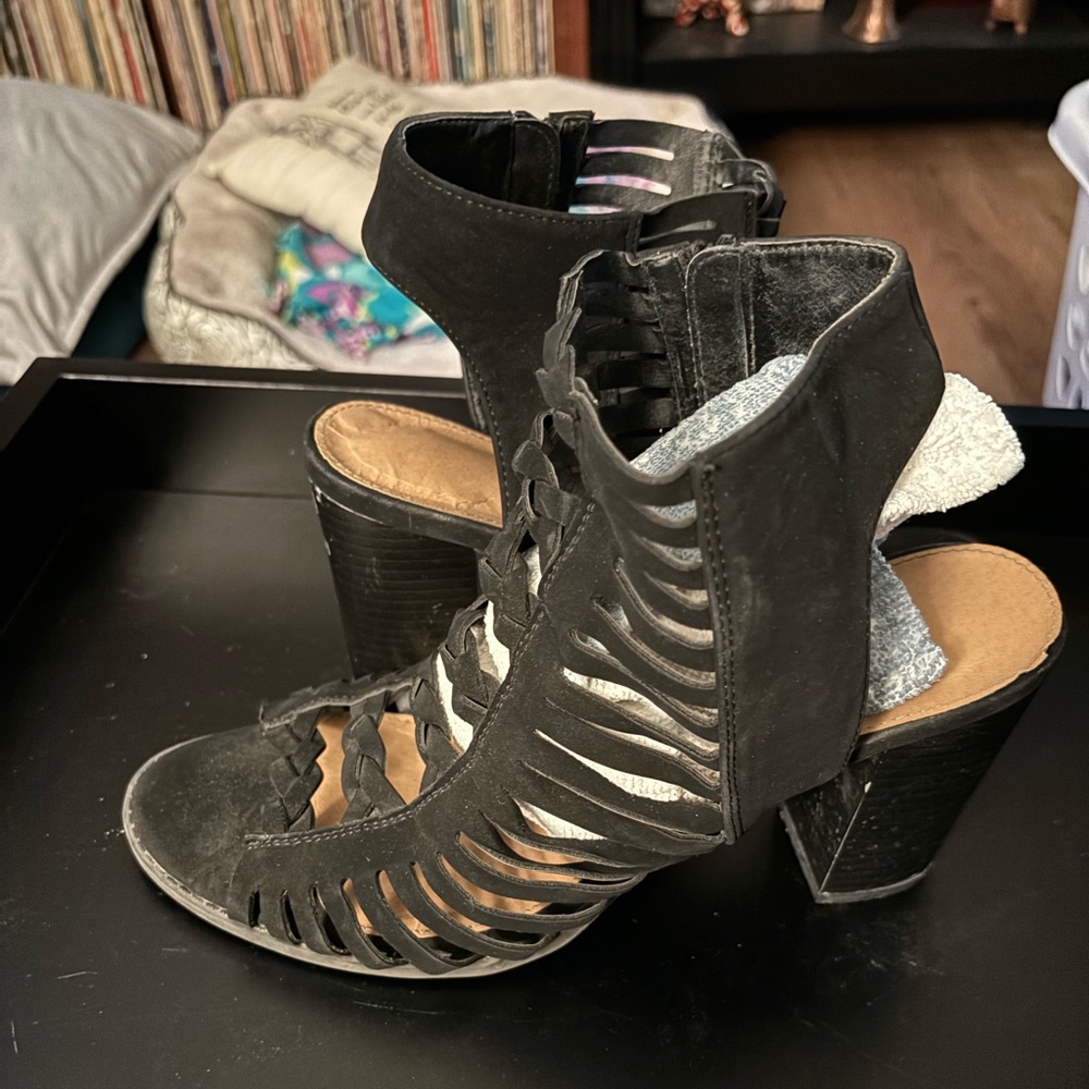 Black heel’s